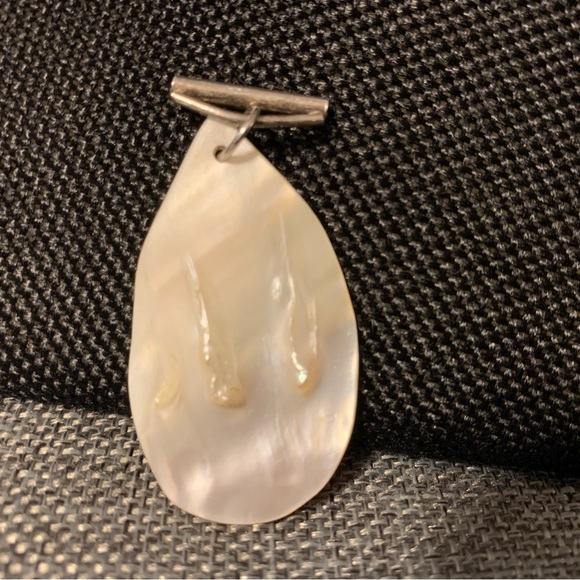 Shell Pendant - Picture 3 of 7